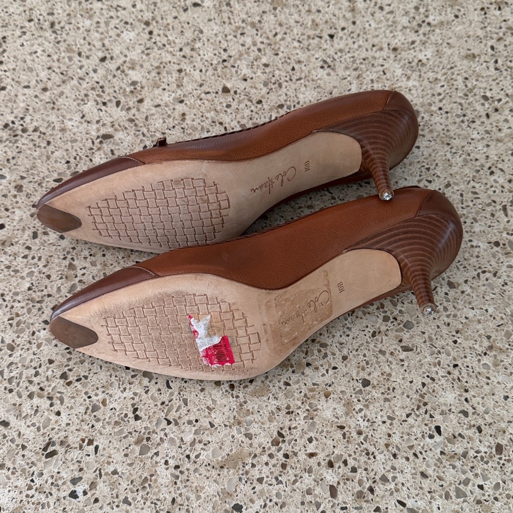 Cole Hann two-tone kitten heel shoe - Picture 6 of 6